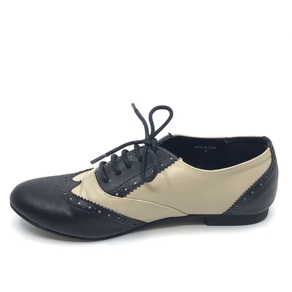 CALL IT SRING CREAM & BLACK VEGAN LACE UP LOAFER - Picture 7 of 8